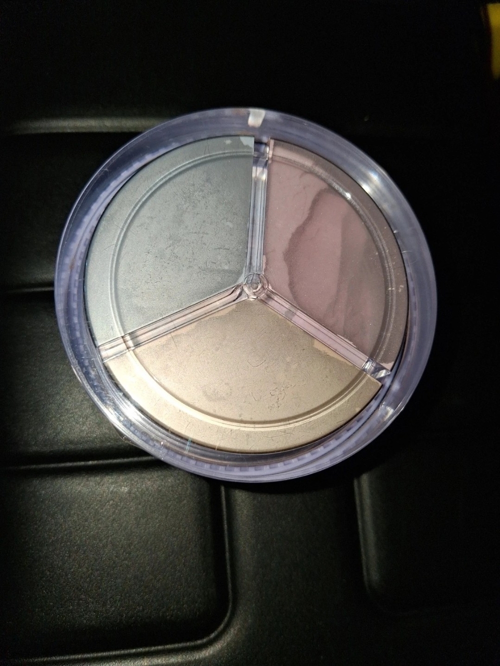 Glow Perfecting Powder - Picture 2 of 3